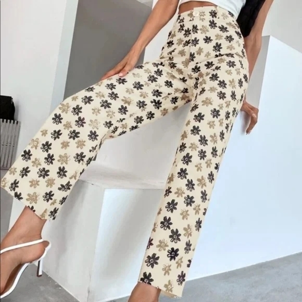 High-Waist Wide Leg Floral Pants in Cream